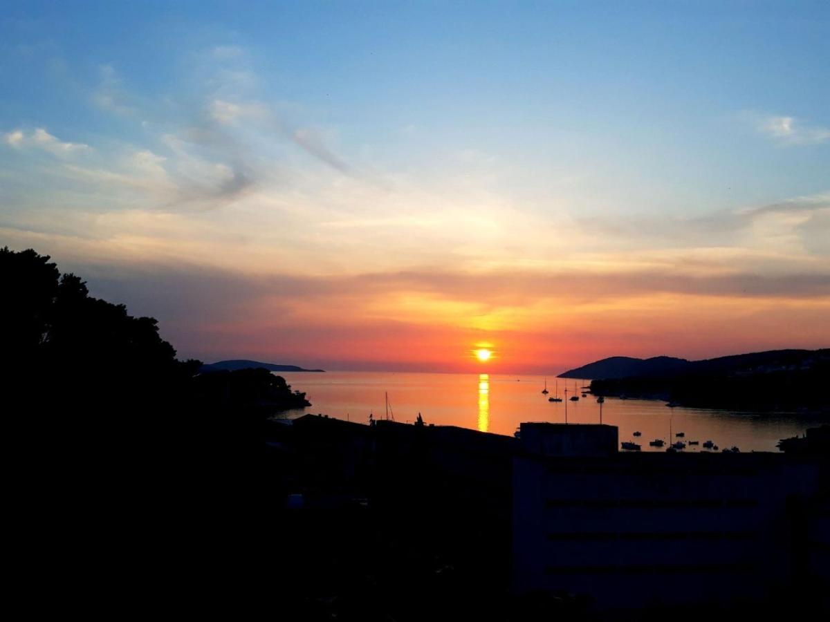 Hostel Kapa Hvar Town Esterno foto
